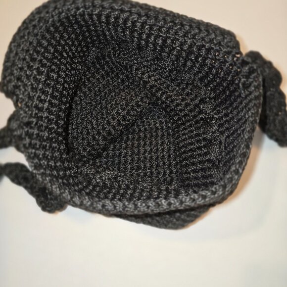 Macreme Crossbody Purse Black 9" with Wood Bead Closure - Picture 3 of 6